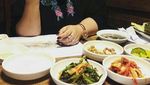 10 Foto Ini Buktikan Komedian Nunung Doyan Makan Salad