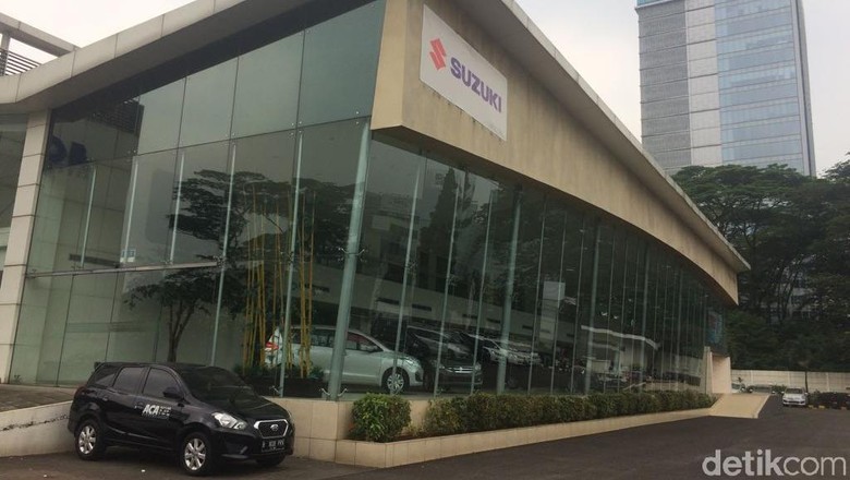Diler Infiniti yang berganti baju jadi diler mobil Suzuki (Foto: Khairul Imam Ghozali) Diler Infiniti yang berganti baju jadi diler mobil Suzuki (Foto: Khairul Imam Ghozali)