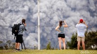 Mereka tampak santai dan tidak merasa takut. REUTERS/Terray Sylvester.