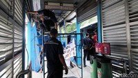 Seperti diketahui, truk kontainer menabrak halte tersebut, saat hendak mengangkut baja di lokasi proyek yang berdekatan dengan halte, Kamis (19/4/2018) dini hari.