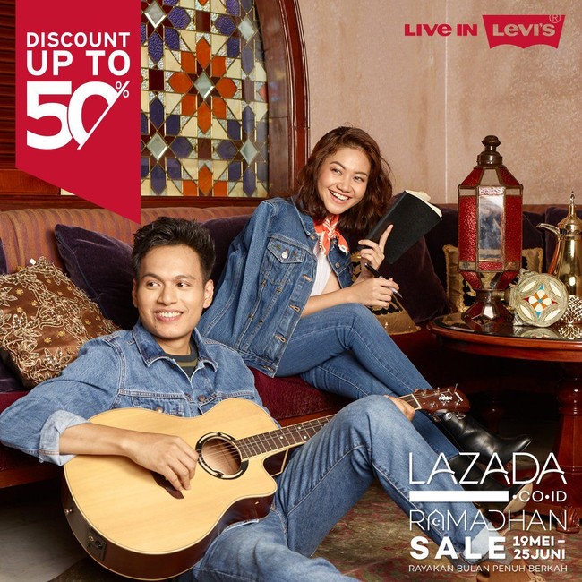 Levis juga menggelar sale. Di situs belanja Lazada, merek jeans itu susut hingga setengah harga! Foto: Twitter