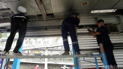 Halte TransJ Simprug Diperbaiki