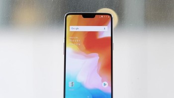 Mengusung spek mumpuni, nama OnePlus 6 tak bisa dilepaskan begitu saja dalam jajaran flagship penantang Galaxy Note 9. Foto: Sina Mobile