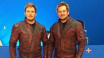 Chris Pratt berperan sebagai Star Lord dan stuntman penggantinya. Mirip bukan? (Foto: Facebook)