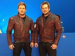 Potret Viral Superhero Avengers Bersama Kembarannya