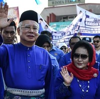 Inilah Rosmah Mansor, istri mantan Perdana Menteri (PM) Malaysia Najib Razak. Sang suami baru saja kalah di pemilihan umum Malaysia pada awal Mei 2018 dan kini kasus korupsi yang sempat dituduhkan padanya kembali diselidiki. Foto: Getty Images, Reuters, AFP