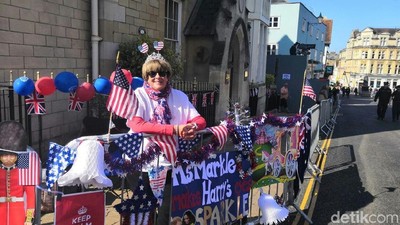 Perjuangan Fans, Rela Tidur di Jalan Demi Royal Wedding Harry-Meghan