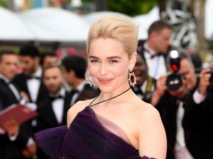 Emilia Clarke Disebut-sebut Gantikan Amber Heard di Aquaman 2