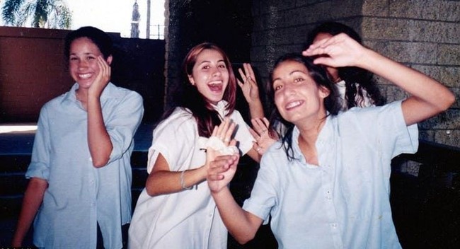 Keceriaan Meghan Markle bersama teman-temannya semasa duduk di bangku SMP. (Foto: Istimewa)