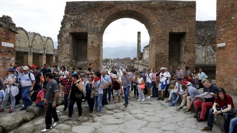 Ilustrasi wisata di Pompeii (Alessandro Bianchi/Reuters) Ilustrasi wisata di Pompeii (Alessandro Bianchi/Reuters)