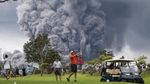Ngeri! Main Golf Dekat Gunung Meletus