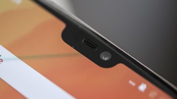 OnePlus menempatkan kamera selfie di notch. Foto: Sina Mobile