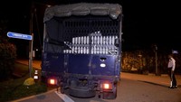 Salah satu truk polisi Malaysia membawa beberapa kotak yang bertuliskan Polisi Diraja Malaysia. Foto: BERNAMA