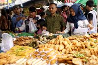 Jadi Ikon Santapan Berbuka, Takjil Selalu Diburu Jelang Buka Puasa