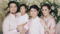 ‘Kami berlima (Adreena masih diperut)  Mengucapkan selamat menunaikan ibadah puasa...Mohon maaf lahir dan bathin,” tulis Olla Ramlan yang memajang foto keluarganya. Foto: Instagram