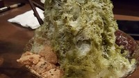  Walau sering diet ternyata es serut ini salah satu kesukaannya. Ia bahkan menyebutkan kalau nggak jadi gendut kalau makan ini. Yummie.. no wonder Im overweight.., tulisnya. Foto: Instagram @ardibakrie  