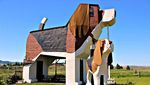 Guk Guk! Hotel Ini Berbentuk Anjing