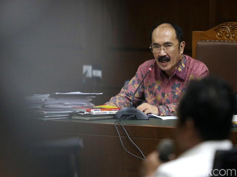 Hari Ini, Fredrich Yunadi akan Bacakan Pleidoi 1.000 Halaman Hari Ini, Fredrich Yunadi akan Bacakan Pleidoi 1.000 Halaman
