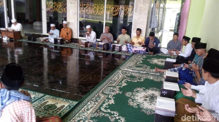 Tiap Ramadan Ponpes Mengaji Kitab Karya Syeh Haji Ahmad Rifai