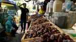 Berkah Pedagang Kurma di Bulan Ramadan