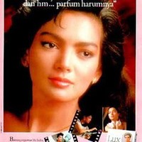 Juga seangkatan dengan Ira Wibowo, ada aktris Ida Iasha. Mungkin banyak di antara kamu yang asing dengan aktris 80an ini. Tapi kecantikannya nggak kalah dengan artis-artis zaman now lho. (Foto: Istimewa)