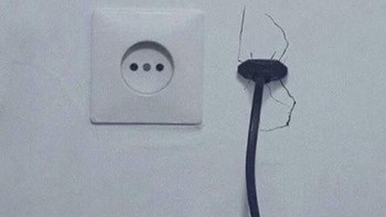 Antara temboknya yang bisa mengalirkan listrik atau cuma salah colok aja nih. (Foto: Twitter/PicturesFoIder)