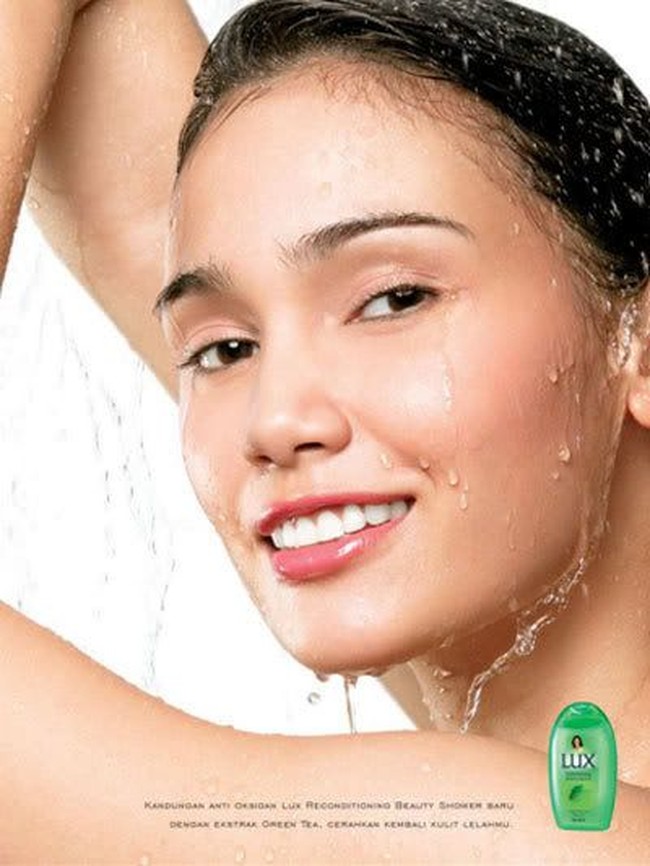 Ada juga aktris Feby Febiola. Ia baru muncul sebagai bintang iklan Lux di awal 2000-an. (Foto: Istimewa)