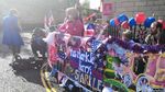 Perjuangan Fans, Rela Tidur di Jalan Demi Royal Wedding Harry-Meghan
