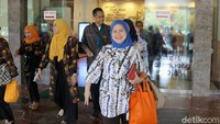 Sesuai dengan keputusan Gubernur Provinsi DKI Jakarta No. 801 Tahun 2018 tentang pengaturan jam kerja selama bulan Ramadan, Pegawai Negeri Sipil (PNS) pulang kerja lebih cepat yakni pukul 14.00 WIB.
