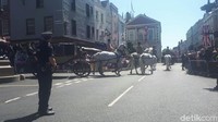 Pangeran Harry dan Meghan Markle akan menikah di Kapel St George yang ada di kompleks Kastil Windsor, Inggris. Lokasinya adalah sekitar 40 km di sisi barat pusat kota London. 