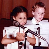 Lahir di Los Angeles, California, AS, 36 tahun lalu, Meghan Markle ternyata sudah punya bakat berakting sejak kecil. Begini aksinya di panggung sekolah saat masih kecil. (Foto: Istimewa)