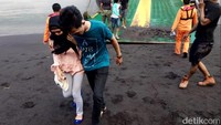 Sebagian penumpang yang syok dan pingsan langsung mendapat perawatan dan dibawa ke ambulans dan hotel terdekat di pelabuhan menuju kantor ASDP Ketapang. Sementara untuk ABK dievakuasi kantor Basarnas di Pelabuhan LCM Banyuwangi.