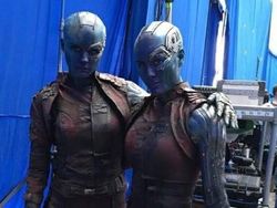 Potret Viral Superhero Avengers Bersama Kembarannya