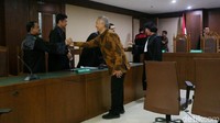 Atas kasus ini, Tonny terbukti melanggar Pasal 12 huruf b dan Pasal 12 huruf B Undang-Undang Nomor 31 Tahun 1999 sebagaimana diubah dalam Undang-Undang Nomor 20 Tahun 2001 tentang Pemberantasan Tindak Pidana Korupsi juncto Pasal 64 ayat 1 KUHP.