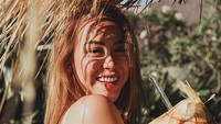 Wanita yang sebelumnya memilih menetap di Bali karena menggeluti dunia fashion itu sudah cukup lama menepi dari industri hiburan. Foto: Dok. Instagram/babyjvnc