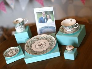Intip Proses Pembuatan Souvenir Royal Wedding Inggris