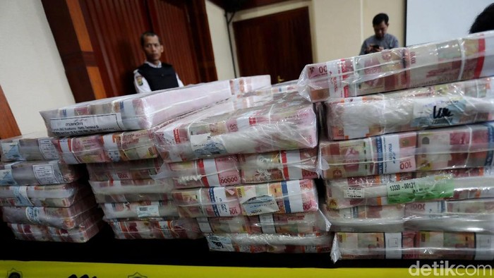 Samadikun Hartono mengembalikan uang tunai Rp 87 miliar. Total yang telah dikembalikan Rp 169 miliar, sesuai perintah Mahkamah Agung (MA).