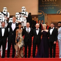 Gaun indah itu tak lain dirancang sendiri oleh Maria Grazia Chiuri, artistic director Dior untuk si bintang Game of Thrones. Foto: Dok. Getty Images