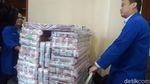Foto: Tumpukan Duit Segunung Rp 87 M Milik Koruptor Samadikun