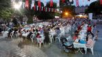 Suasana Hangat saat Warga Turki Berbuka Puasa di Hari Pertama