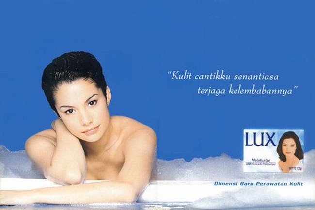 Tidak ketinggalan Nadya Hutagalung. Berdarah campuran Australia-Batak, perempuan yang memang berprofesi sebagai model ini punya daya tarik tersendiri. (Foto: Istimewa)