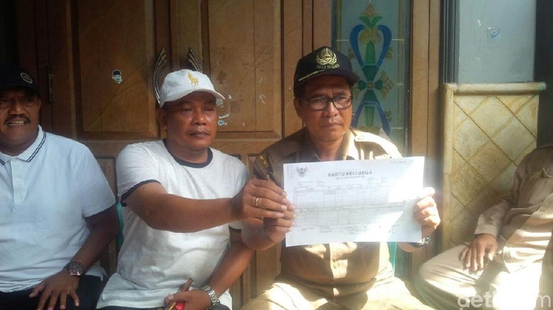 Orang Tua Bomber Wanita di GKI Menutup Diri dan Bungkam Orang Tua Bomber Wanita di GKI Menutup Diri dan Bungkam