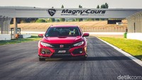 Pemecahan rekor kecepatan ini merupakan yang kedua untuk Honda Civic Type R setelah sebelumnya tercatat sebagai mobil penggerak roda depan tercepat di Sirkuit Nürburgring, Jerman. Foto: Honda