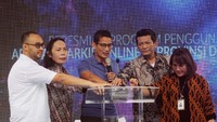 Peresmian itu dilakukan oleh Wakil Gubernur DKI Jakarta, Sandiaga Uno, bersama Founder JUKIR, Budi Hartono, Kepala UPT Parkir, Tiodor Sianturi dan Co Founder Lapakon, Anggawira. Foto: dok. Pemprov DKI