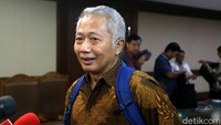 Mantan Direktur Jenderal Perhubungan Laut (Dirjen Hubla) Antonius Tonny Budiono divonis 5 tahun penjara dan denda Rp 300 juta subsider kurungan 3 bulan.