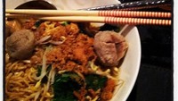Wah, ternyata kalau makan bakmi, pengusaha berusia 39 tahun ini tidak cukup satu mangkuk saja. 2nd one.. Even better, tulis Ardi. Foto: Instagram @ardibakrie  