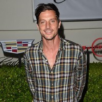 Meghan Markle juga disebut pernah berkencan dengan bintang Scary Movies Simon Rex. Mereka pertama kali bertemu di serial Cuts pada 2005, di mana keduanya jadi bintang tamu. Selain Meghan Markle, Simon juga pernah berpacaran dengan Paris Hilton. Foto: Getty Images