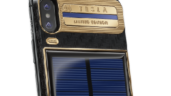 Caviar, produsen ponsel dan aksesorisnya asal Rusia, membuat sebuah casing premium untuk iPhone X. Foto: Caviar