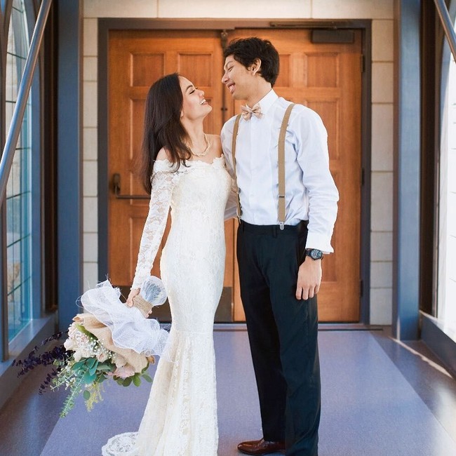 Awas patah hati. Rupanya pilot cantik ini telah berstatus istri orang. Imel telah dinikahi pujaan hatinya pada akhir 2017 lalu. Foto: Instagram @imellisas