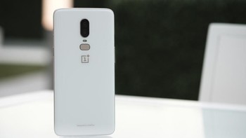 tombol sidik jadir masih berada di bagian belakang bodi. Hanya saja desainnya berubah. Foto: Sina Mobile